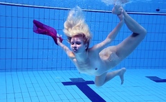 Elena Proklova underwater mermaid in pink dress