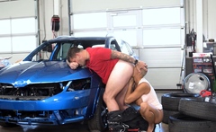 RIM4K. Car mechanics anus is tongued by a sexy short-haired